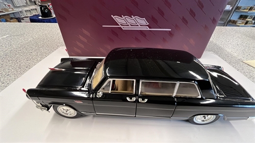 FAW Model Limousine with Certificate 1/24